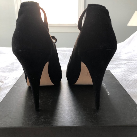 Cynthia Vincent Black Suede Heels - NWOT - Picture 4 of 8